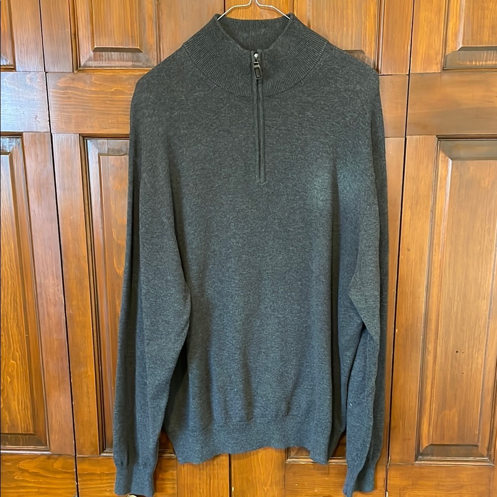 Jos A BankMen’s Gray Sweater 1/4 Zip Mock Neck Signature 100 % Pima Cotton ( L).